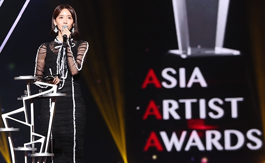 AAA 2017: Yoona ôm liền hai giải, Seung Gi được chào đón nhất