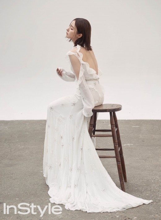 Shin Se Kyung lại 'đốn tim' khán giả với bộ ảnh tạp chí cực quyến rũ