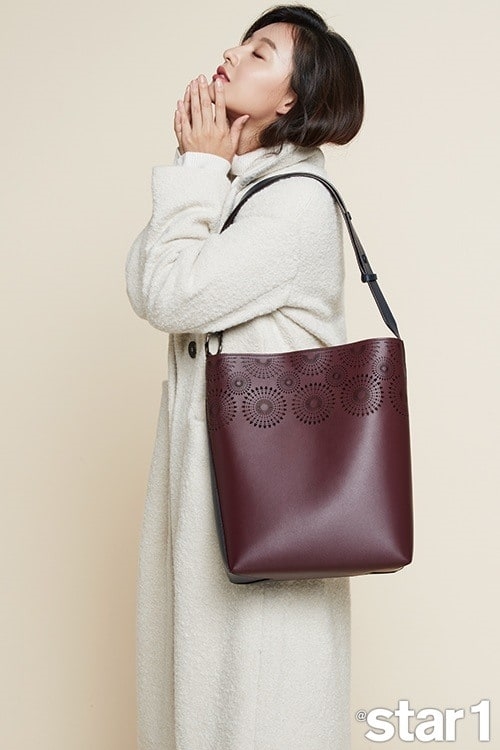 Kim Ji Won xinh đẹp nao lòng trong loạt ảnh tạp chí mới