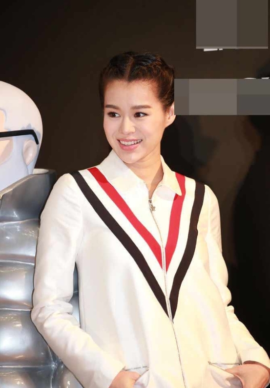 Hồ Hạnh Nhi đã tất tả chạy show sự kiện dù mới sinh con hơn 1 tháng