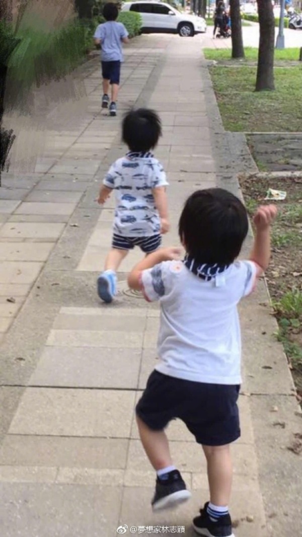 Lâm Chí Dĩnh, ông bố đáng ghen tỵ nhất Hoa ngữ vì có 3 cậu con trai