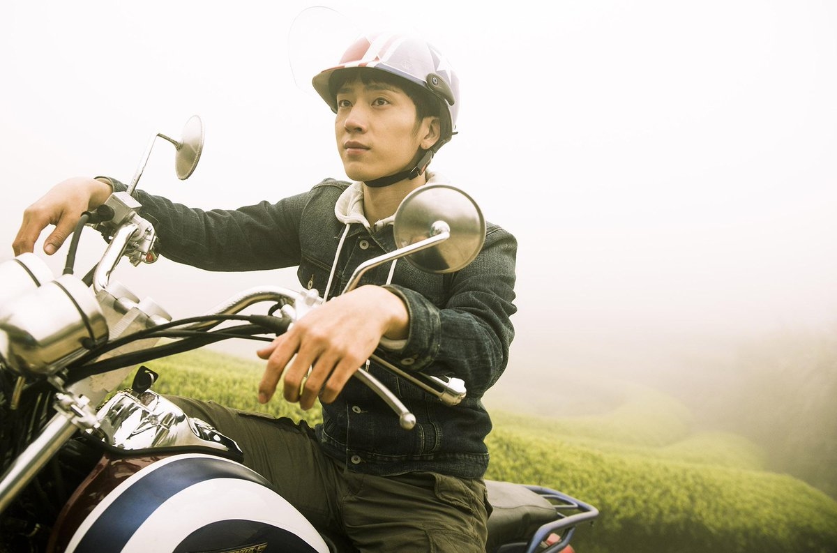 Nam thần Hoa ngữ cùng xe mô tô cực ngầu