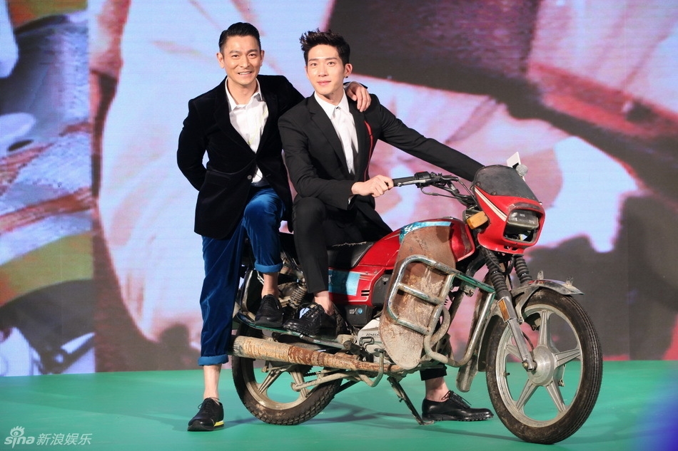 Nam thần Hoa ngữ cùng xe mô tô cực ngầu