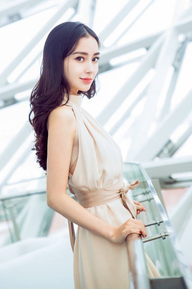 Mỹ nhân Hoa ngữ vẫn vô cùng quyến rũ trong trang phục kín đáo