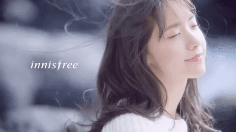 Góc chụp dìm hất từ dưới lên, những ngôi sao này vẫn đẹp bất chấp