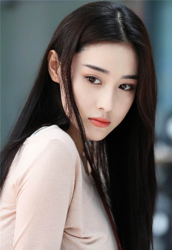 Mỹ nhân Hoa ngữ vẫn vô cùng quyến rũ trong trang phục kín đáo