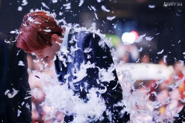 Khoảnh khắc thần thánh của nam idol Kpop dưới ống kính của các fansite