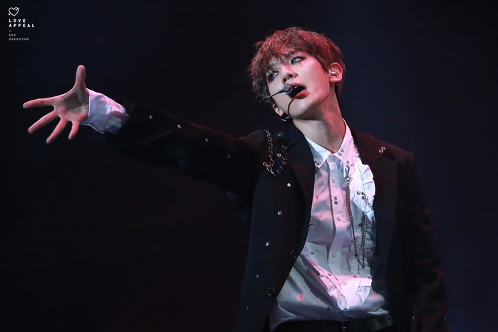 Khoảnh khắc thần thánh của nam idol Kpop dưới ống kính của các fansite