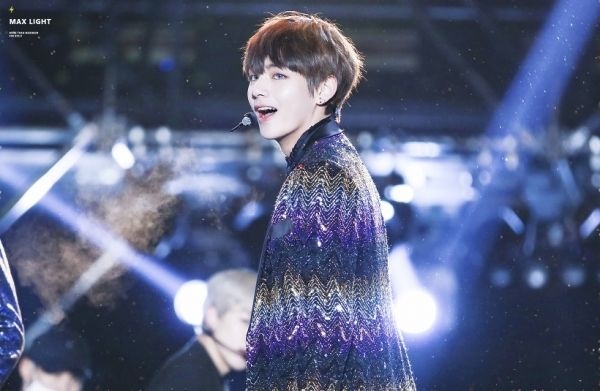 Khoảnh khắc thần thánh của nam idol Kpop dưới ống kính của các fansite