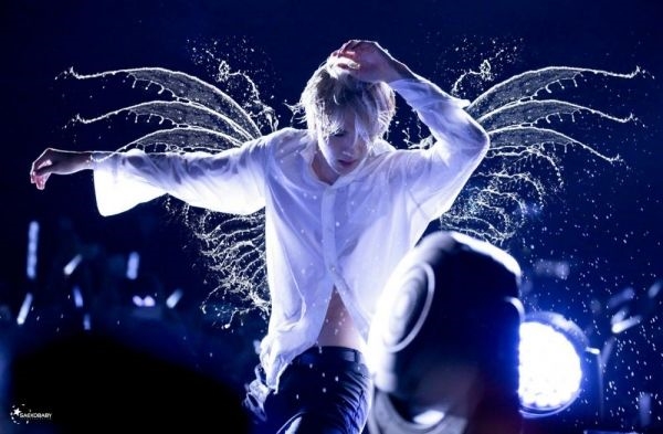 Khoảnh khắc thần thánh của nam idol Kpop dưới ống kính của các fansite