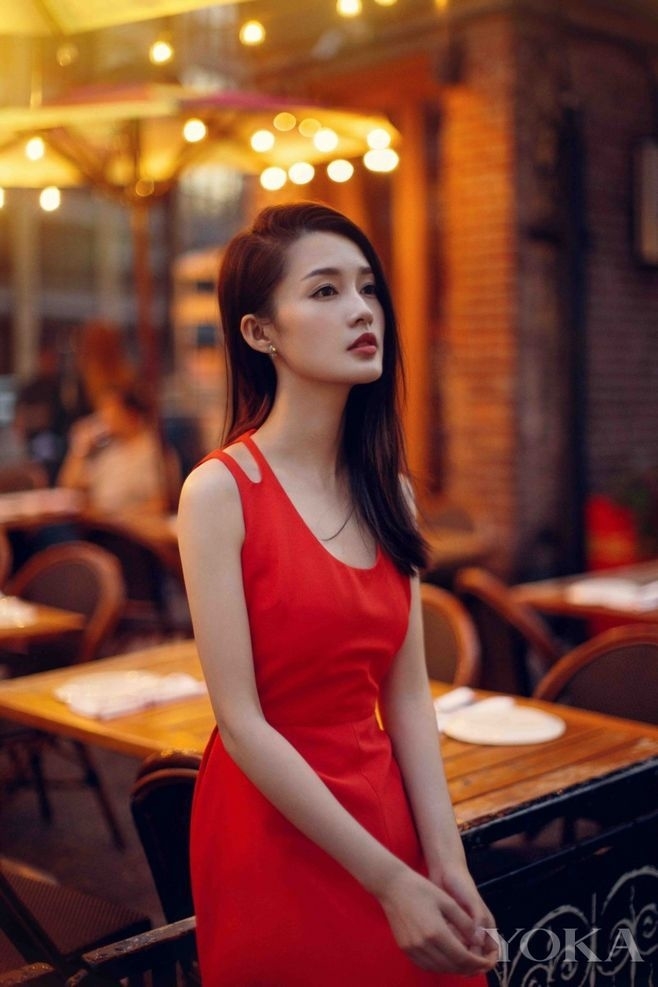 Trịnh Sảng - Lý Thấm nắm tay nhau trở thành 'nữ hoàng rating 9x'