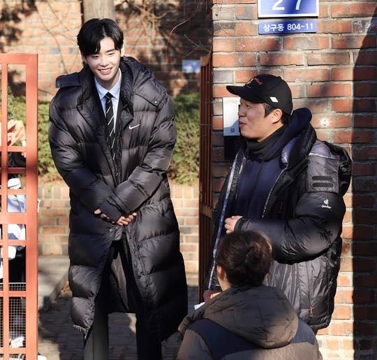 Khi Nàng Say Giấc tung ảnh hậu trường tình cảm của Suzy - Lee Jong Suk