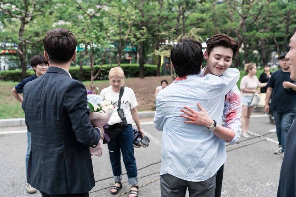 Khi Nàng Say Giấc tung ảnh hậu trường tình cảm của Suzy - Lee Jong Suk