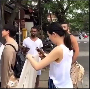 Chân Tử Đan và vợ đến Hội An, khen phở và bánh mì hết lời