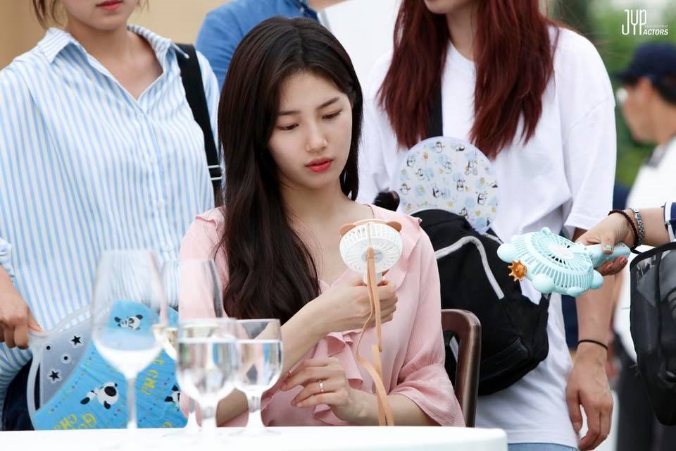 Khi Nàng Say Giấc tung ảnh hậu trường tình cảm của Suzy - Lee Jong Suk