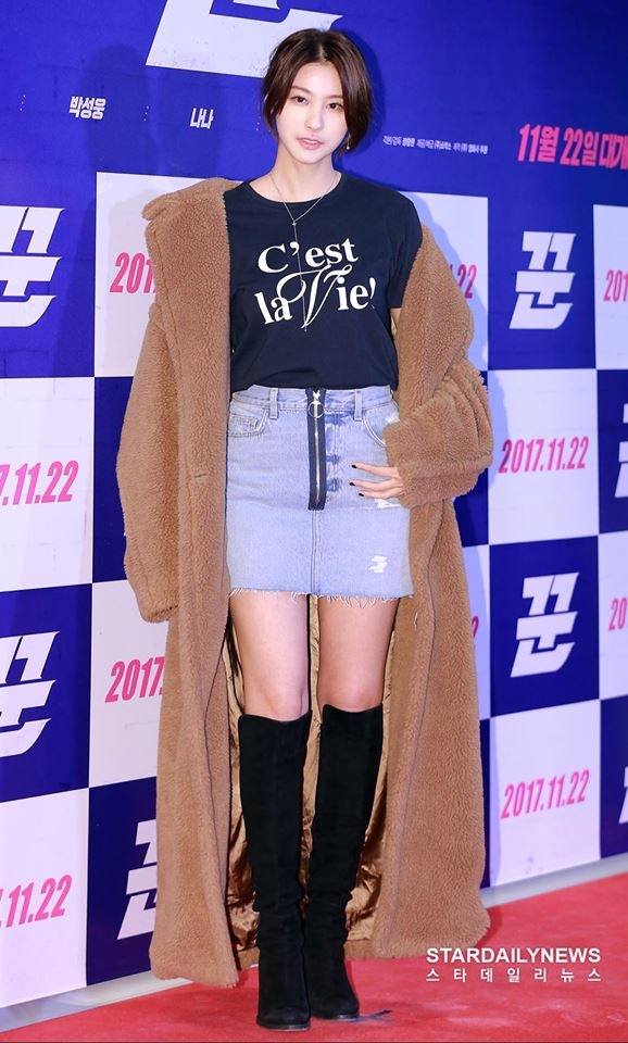 Yoona và 'gương mặt đẹp nhất thế giới' Nana đọ sắc