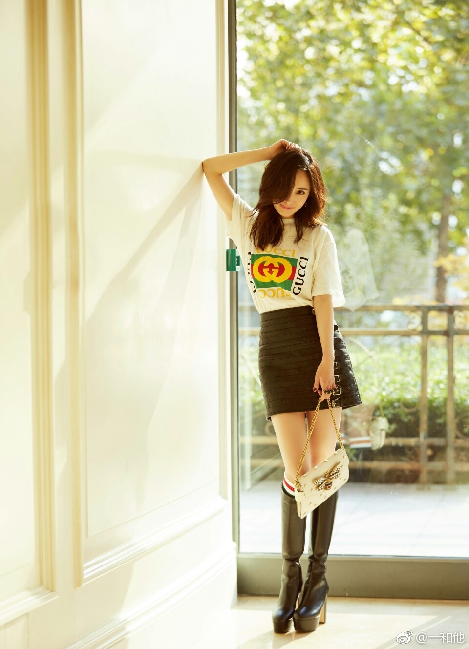 Thần tượng Cbiz đã dùng cả thanh xuân của mình để làm gì?