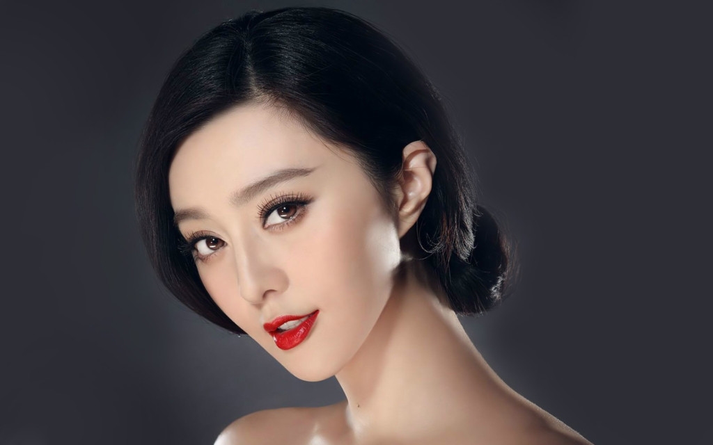 Thần tượng Cbiz đã dùng cả thanh xuân của mình để làm gì?