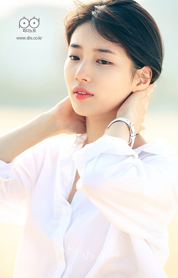 Suzy khen ngợi Lee Jong Suk trong bài phỏng vấn mới