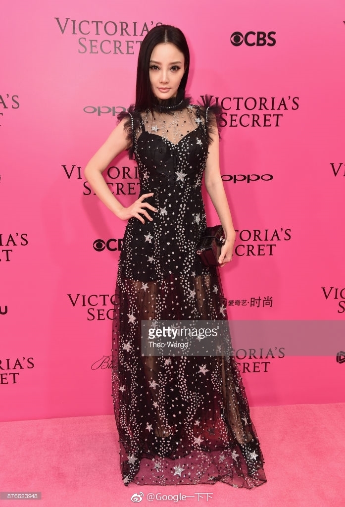 Vắng mặt dàn mỹ nhân Cbiz, Quan Hiểu Đồng nổi bần bật tại VSFS 2017