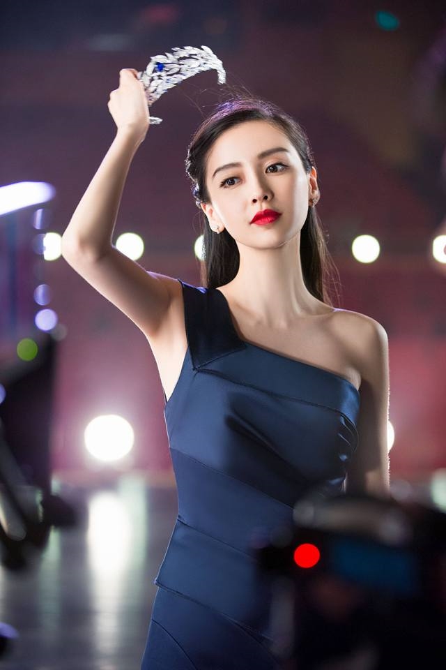 AngelaBaby lộng lẫy như nàng công chúa trong loạt ảnh mới
