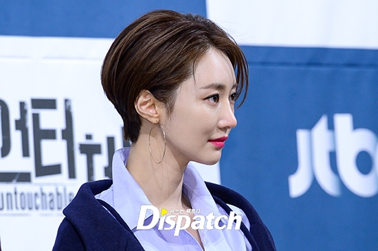 Jung Eun Ji tự tin đọ dáng cùng Go Jun Hee trong họp báo phim mới