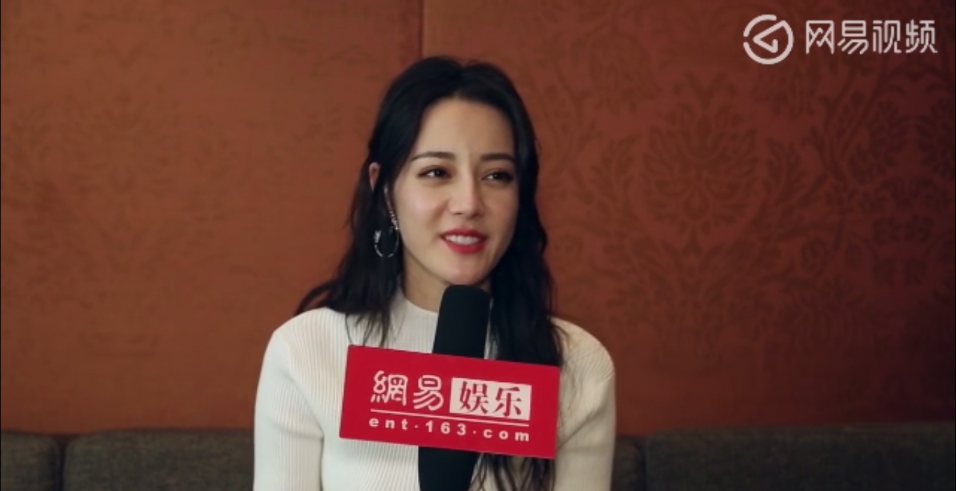 Nhiệt Ba- Hiểu Đồng, một hắc một bạch 2 phong cách, ai xinh hơn?
