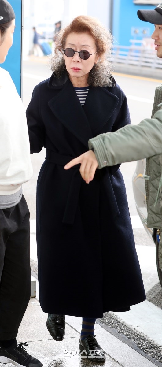 Park Seo Joon và đoàn quay show mới ra sân bay đi nước ngoài quay phim