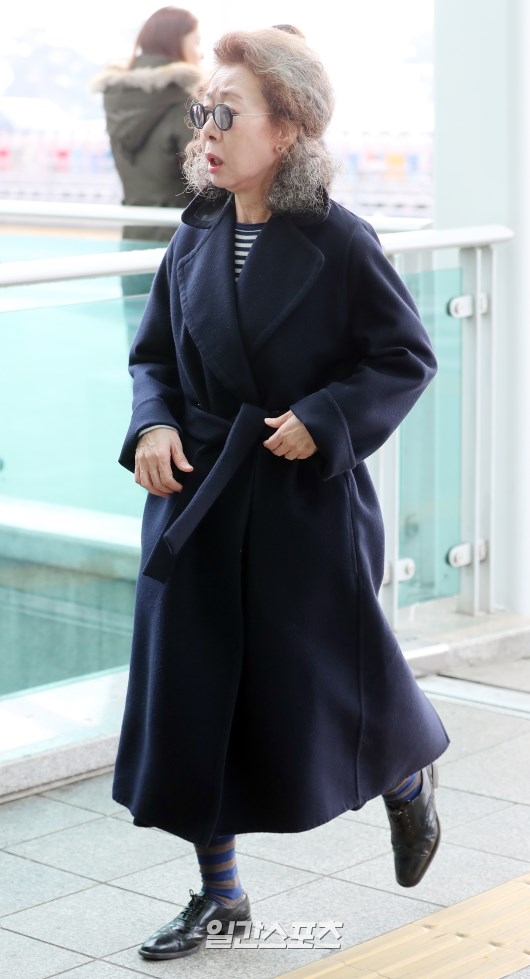Park Seo Joon và đoàn quay show mới ra sân bay đi nước ngoài quay phim