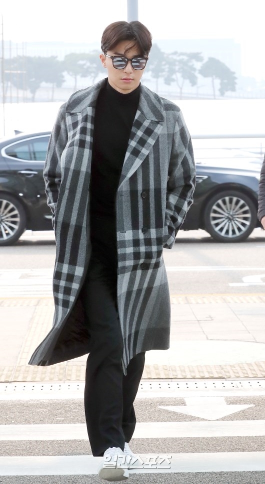 Park Seo Joon và đoàn quay show mới ra sân bay đi nước ngoài quay phim