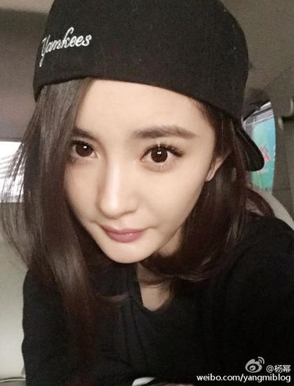 Bằng chứng chứng minh Dương Mịch là nữ hoàng "nghiện" selfie nhất Cbiz