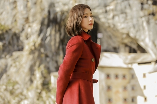 Shin Se Kyung với tạo hình cổ trang trong phim mới Black Knight