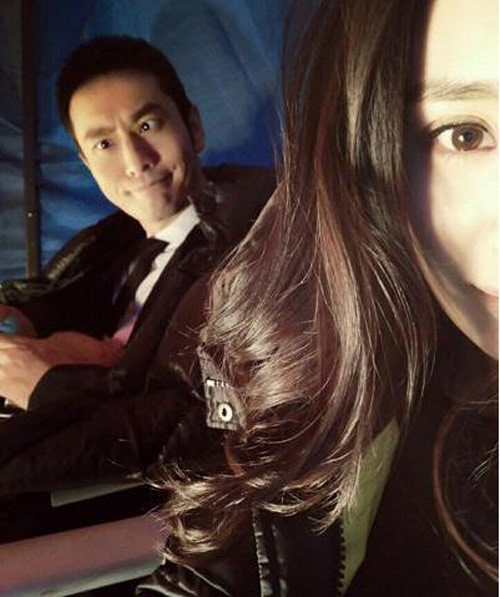 Bằng chứng chứng minh Dương Mịch là nữ hoàng "nghiện" selfie nhất Cbiz