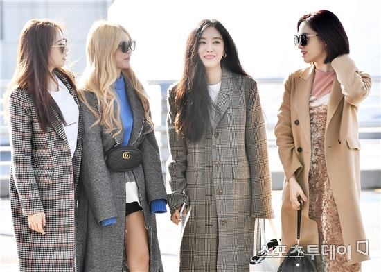 T-Ara sang chảnh, mặc đẹp biến sân bay thành sàn trình diễn thời trang