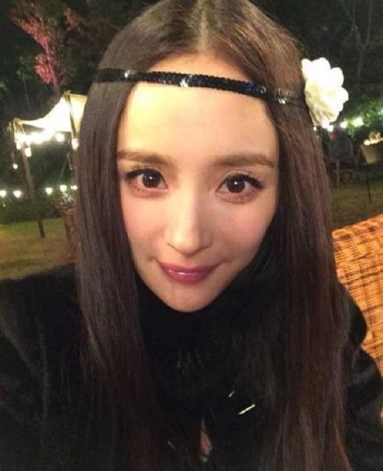 Bằng chứng chứng minh Dương Mịch là nữ hoàng "nghiện" selfie nhất Cbiz