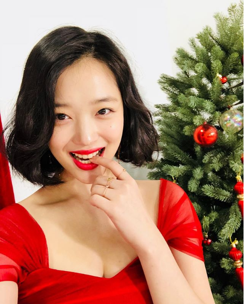 Sulli xinh như Bạch Tuyết trong clip quảng cáo mỹ phẩm mới