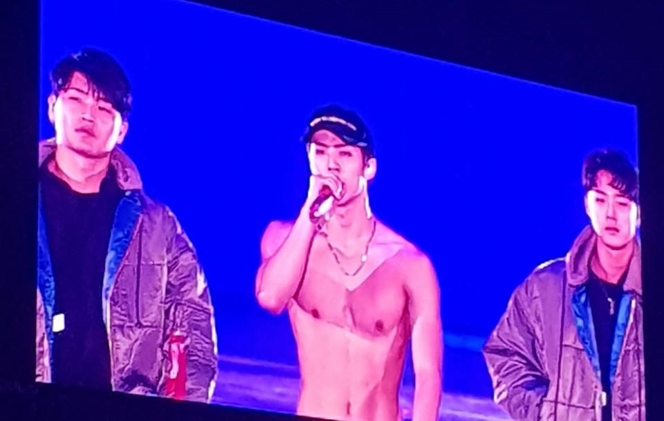 Bỏng mắt với màn trình diễn solo khoe múi cực quyến rũ của EXO Sehun