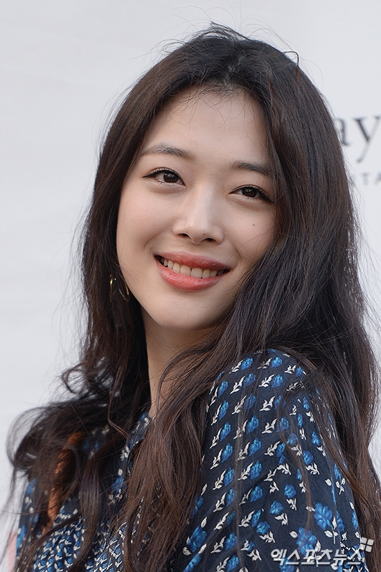 Sulli tiếp tục gia hạn hợp đồng quản lý với SM Entertainment
