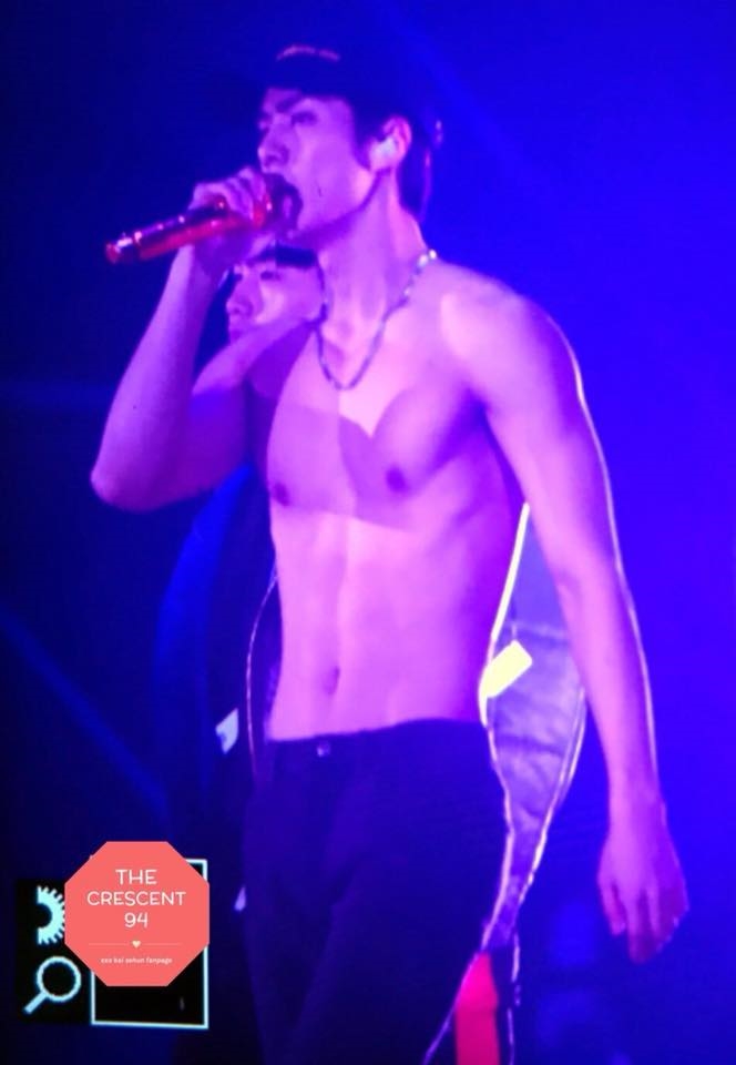 Bỏng mắt với màn trình diễn solo khoe múi cực quyến rũ của EXO Sehun
