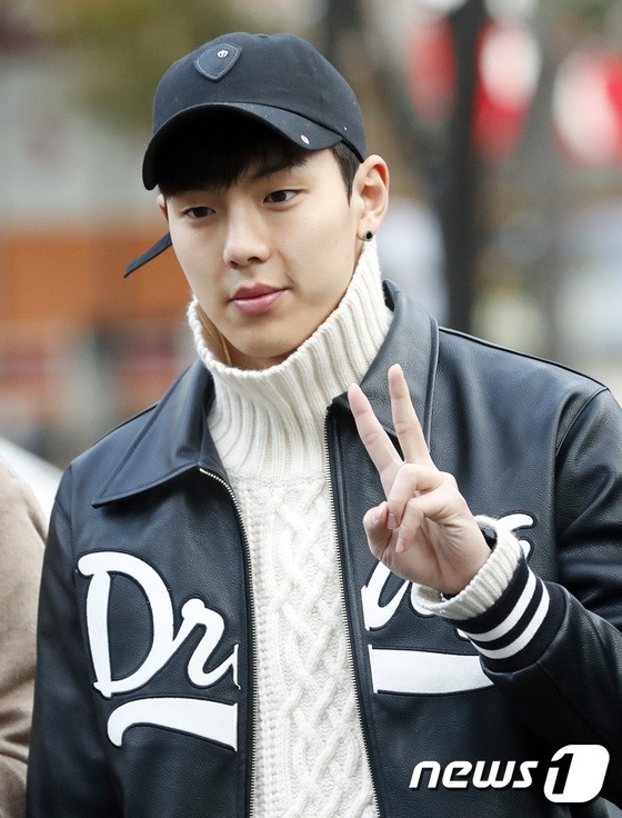 Dàn trai xinh gái đẹp Kpop đến KBS ghi hình cho Music Bank