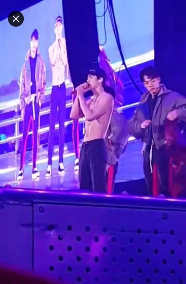 Bỏng mắt với màn trình diễn solo khoe múi cực quyến rũ của EXO Sehun