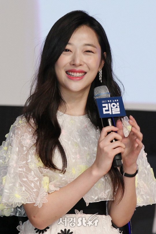 Sulli tiếp tục gia hạn hợp đồng quản lý với SM Entertainment