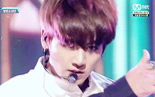 Khoảnh khắc huyền thoại của các idol nam Kpop