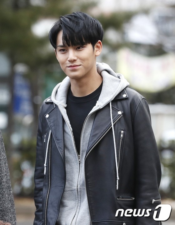 Dàn trai xinh gái đẹp Kpop đến KBS ghi hình cho Music Bank