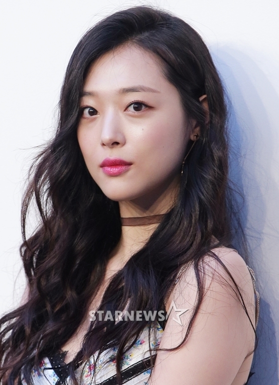 Sulli tiếp tục gia hạn hợp đồng quản lý với SM Entertainment