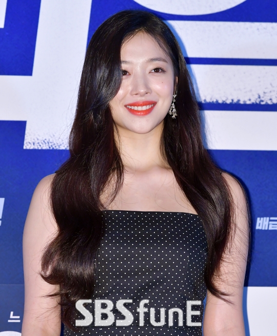 Sulli tiếp tục gia hạn hợp đồng quản lý với SM Entertainment