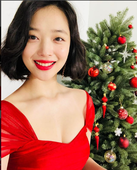 Sulli xinh như Bạch Tuyết trong clip quảng cáo mỹ phẩm mới