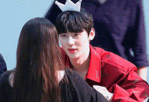 Khoảnh khắc huyền thoại của các idol nam Kpop