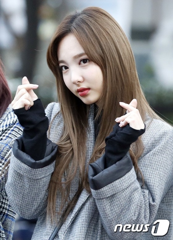Dàn trai xinh gái đẹp Kpop đến KBS ghi hình cho Music Bank
