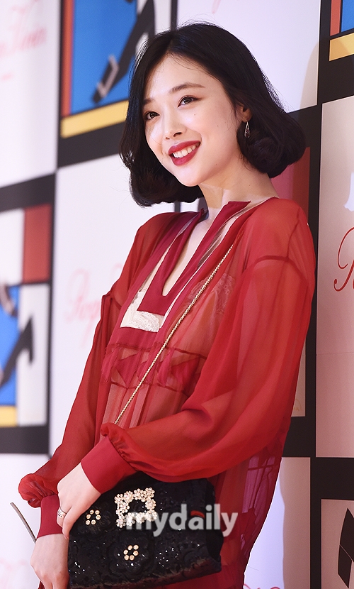 Sulli tiếp tục gia hạn hợp đồng quản lý với SM Entertainment